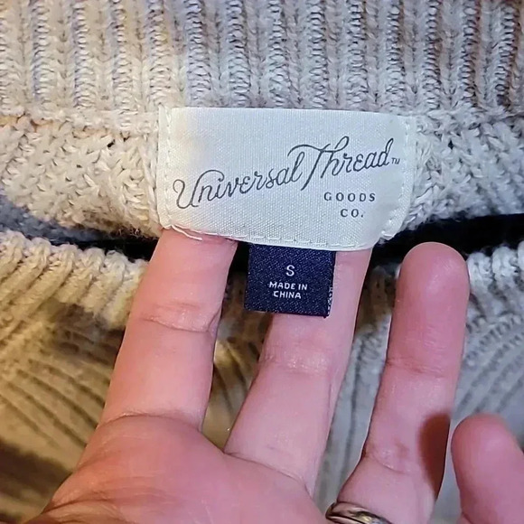 Universal threads tan sweater S - Picture 2 of 3